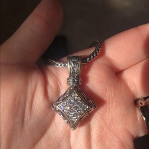 Silver pendant necklace!